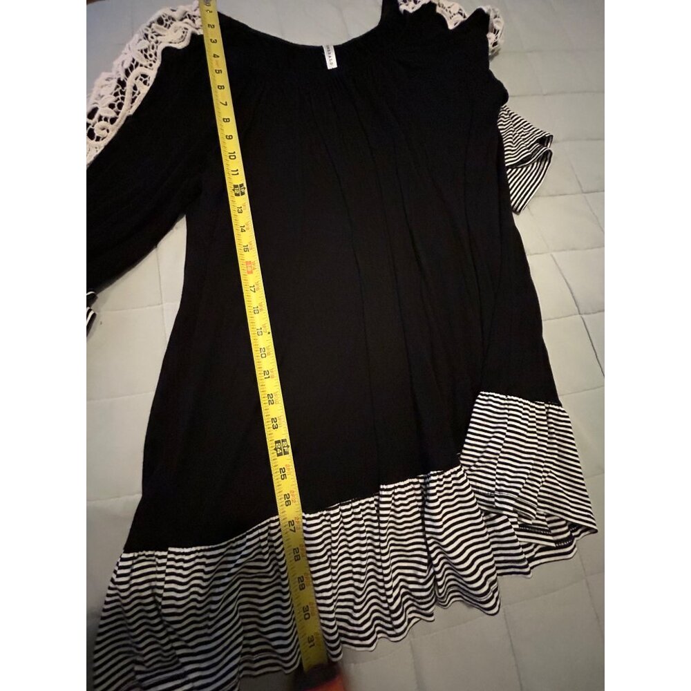 Emerald Women’s 1X Black Tunic Top Crochet Lace Sleeve Striped Hem Boho Peasant - Picture 4 of 11